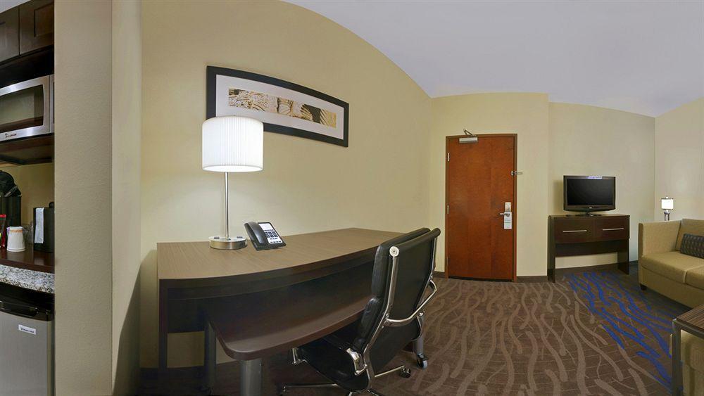 Holiday Inn Hotel & Suites Northwest San Antonio By Ihg Exterior photo