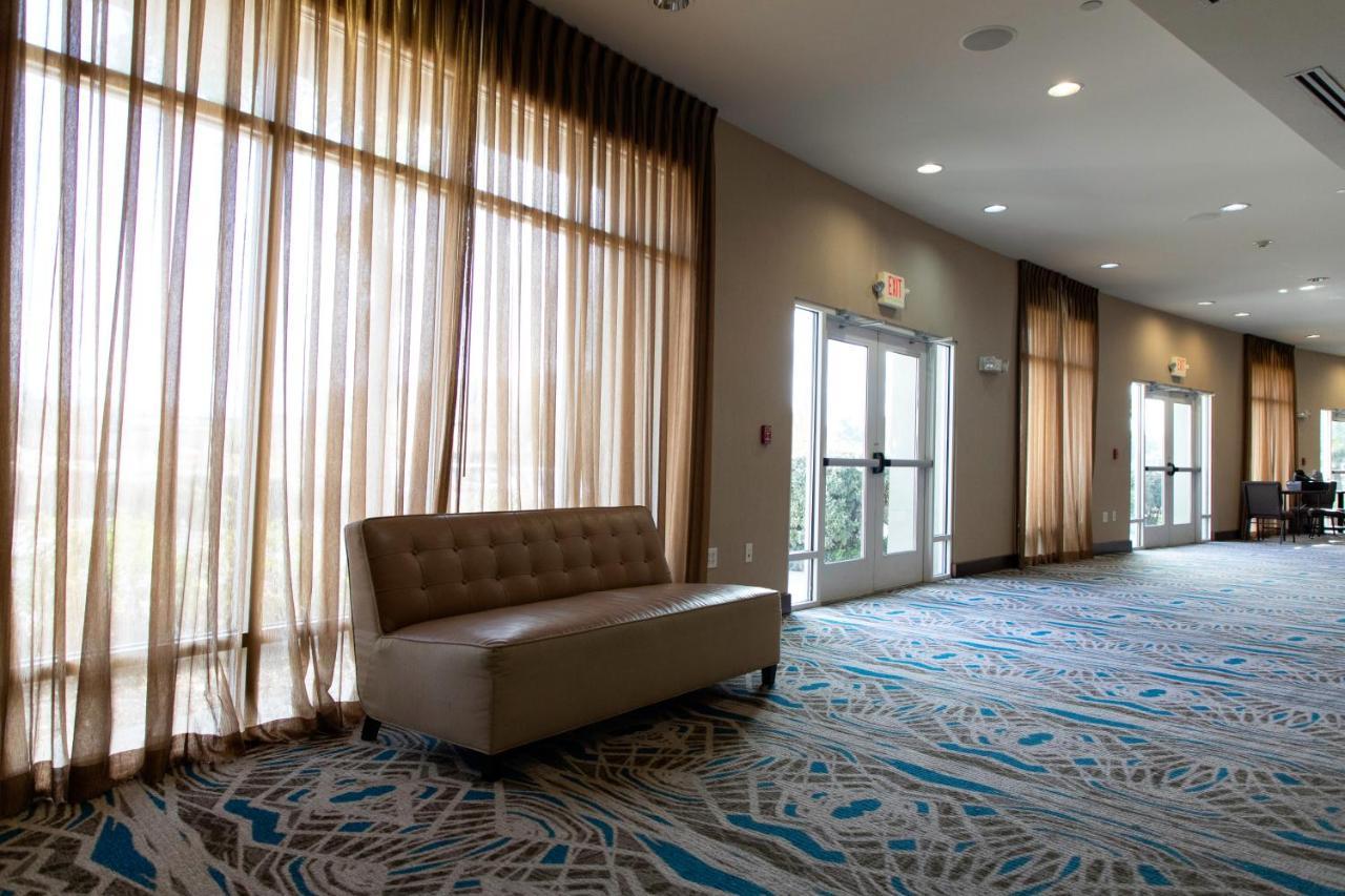 Holiday Inn Hotel & Suites Northwest San Antonio By Ihg Exterior photo