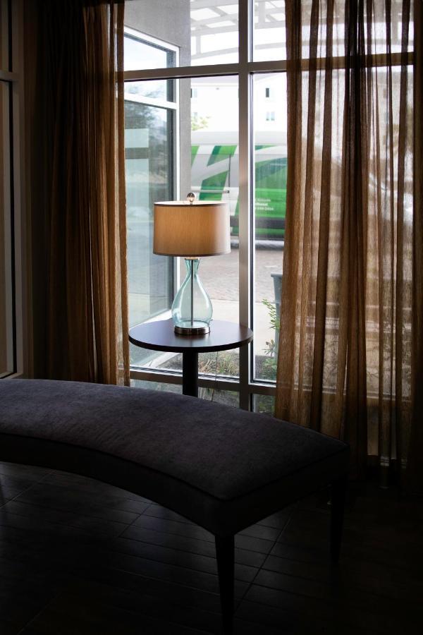 Holiday Inn Hotel & Suites Northwest San Antonio By Ihg Exterior photo